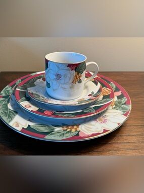 TIENSHAN MAGNOLIA FINE CHINA 4 PIECE PLACE SETTING (1) Set